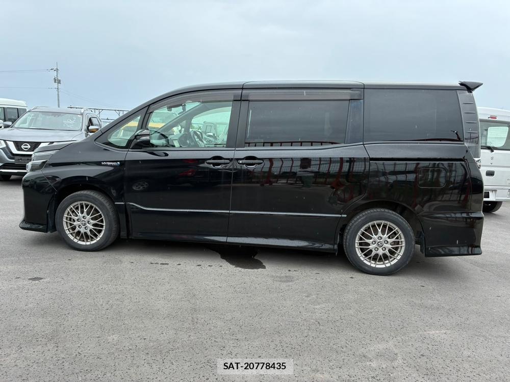 Toyota VOXY HYBRID 2016-04 8312114-1