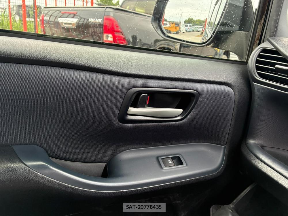 Toyota VOXY HYBRID 2016-04 8312114-20