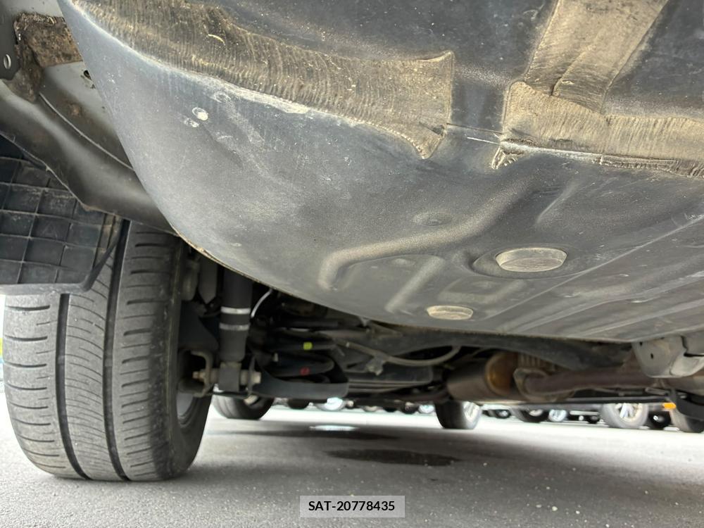 Toyota VOXY HYBRID 2016-04 8312114-32