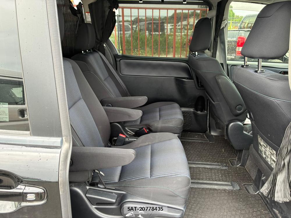 Toyota VOXY HYBRID 2016-04 8312114-8