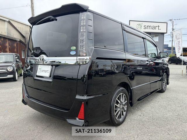 Toyota VOXY 2016-08 8369674-9
