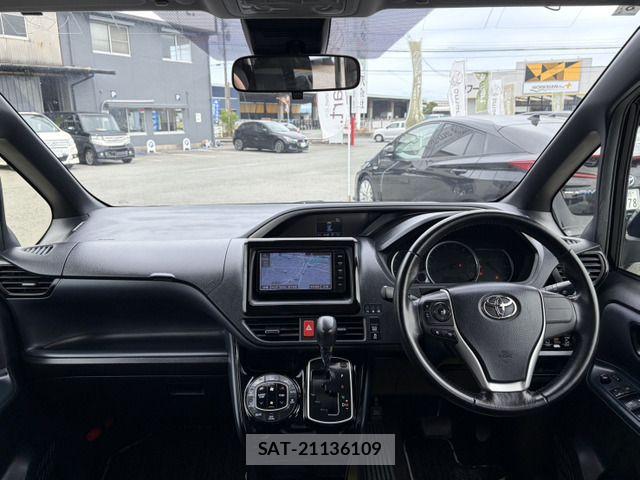Toyota VOXY 2016-08 8369674-10