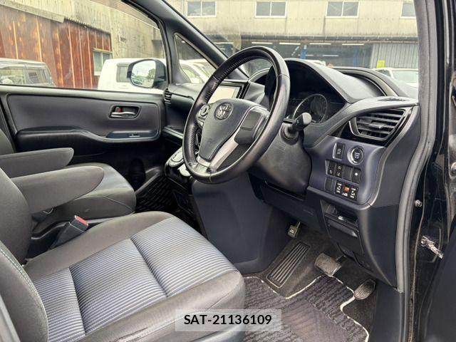 Toyota VOXY 2016-08 8369674-11