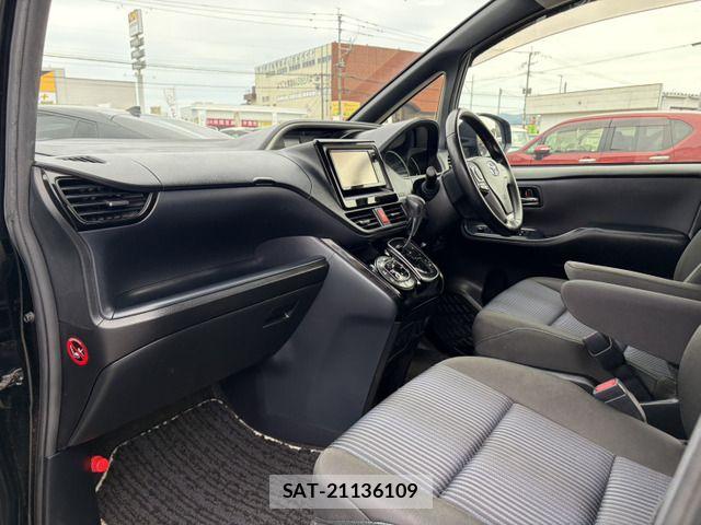 Toyota VOXY 2016-08 8369674-12