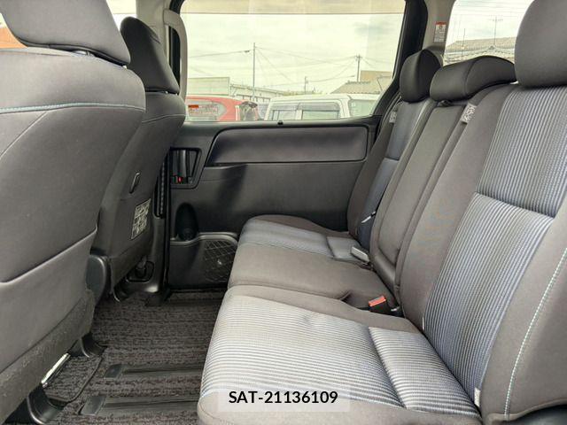 Toyota VOXY 2016-08 8369674-13
