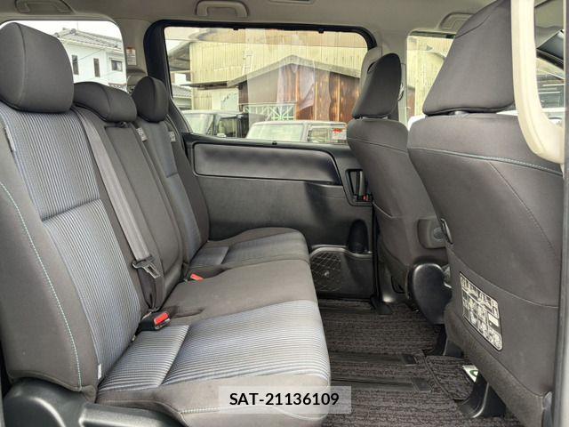 Toyota VOXY 2016-08 8369674-14