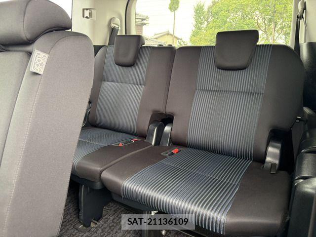 Toyota VOXY 2016-08 8369674-15