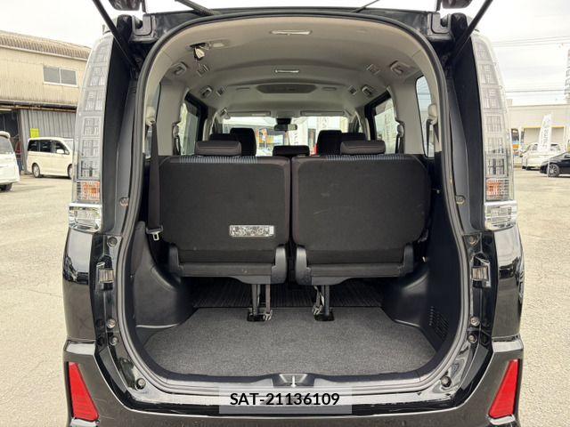 Toyota VOXY 2016-08 8369674-17