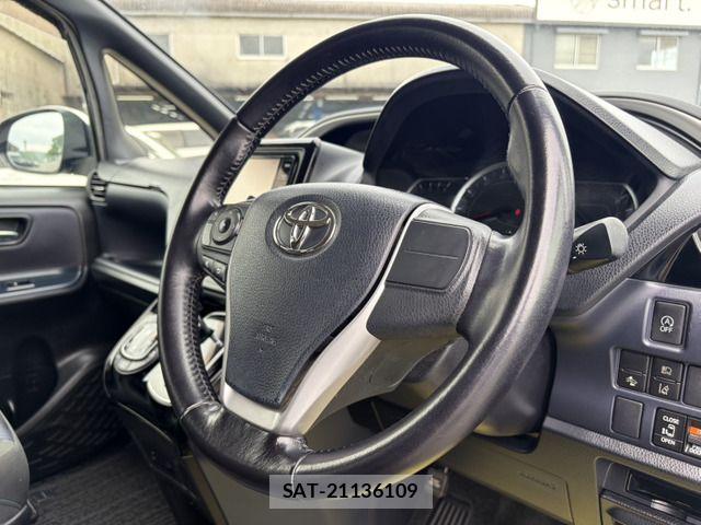 Toyota VOXY 2016-08 8369674-18