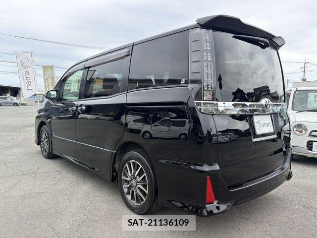 Toyota VOXY 2016-08 8369674-7