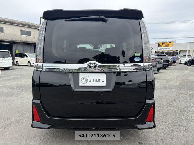 Toyota VOXY 2016-08 8369674-8