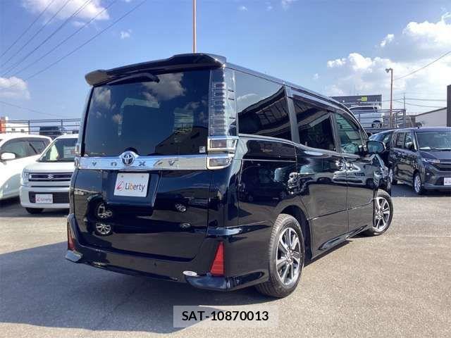 Toyota VOXY 2021-04 8369657-10
