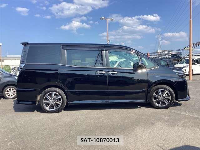 Toyota VOXY 2021-04 8369657-13