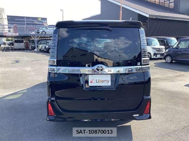Toyota VOXY 2021-04 8369657-14