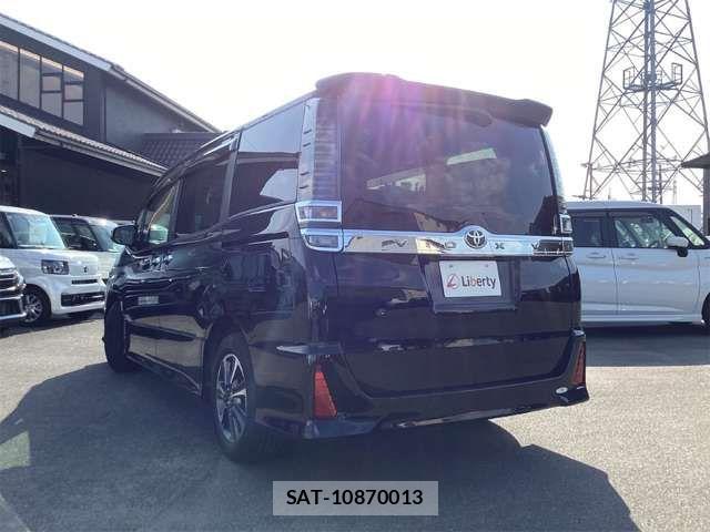 Toyota VOXY 2021-04 8369657-15