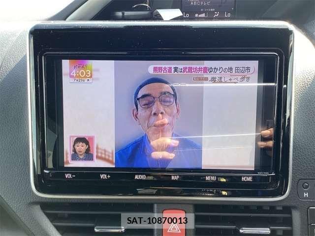 Toyota VOXY 2021-04 8369657-4