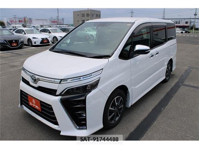 Toyota VOXY 2021-03 8369670-14
