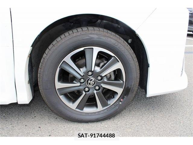 Toyota VOXY 2021-03 8369670-16