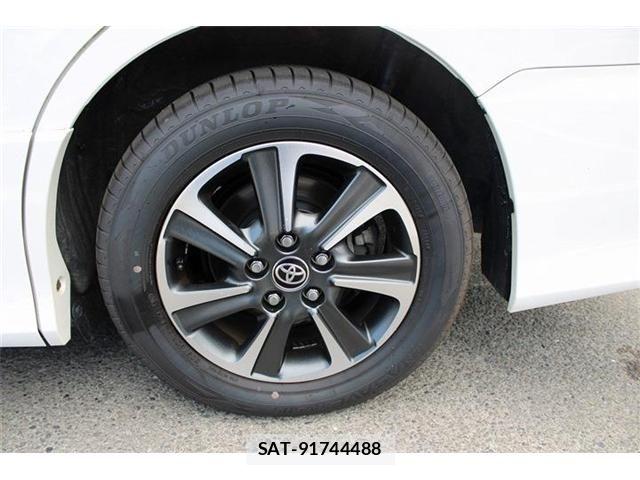 Toyota VOXY 2021-03 8369670-18