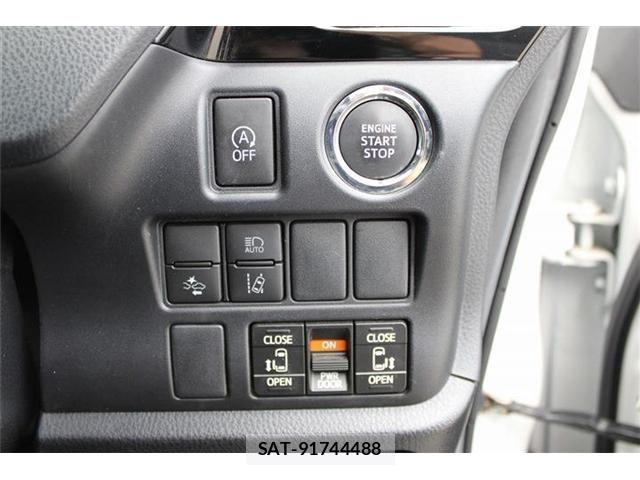 Toyota VOXY 2021-03 8369670-5