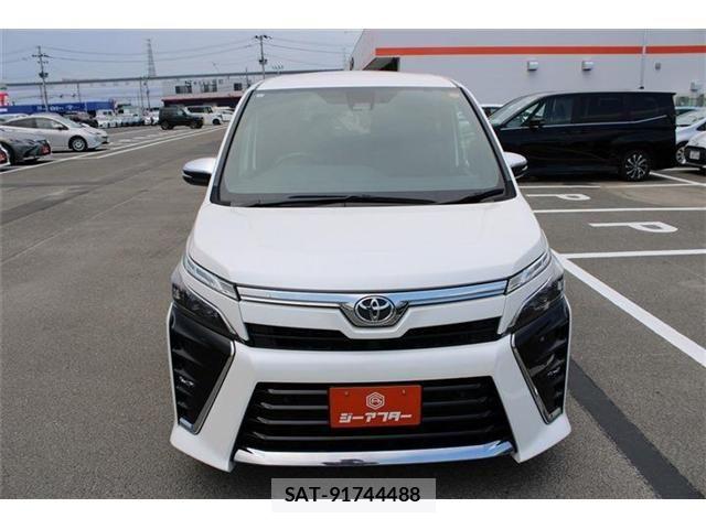Toyota VOXY 2021-03 8369670-7