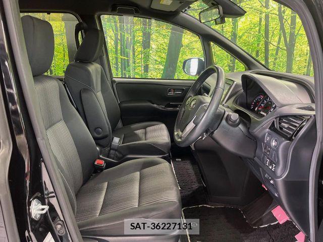 Toyota VOXY 2019-04 8369658-9