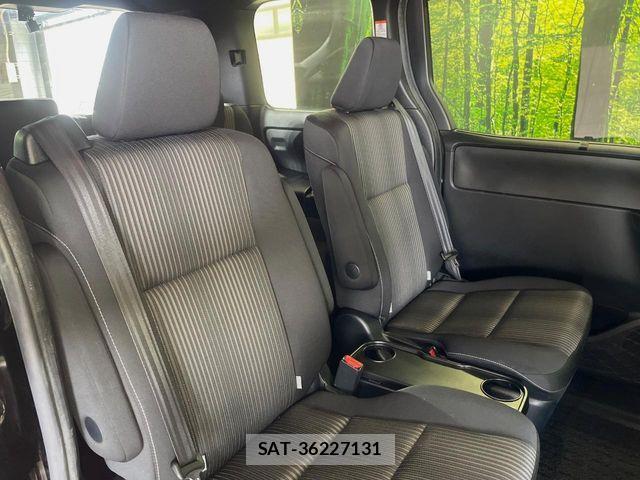 Toyota VOXY 2019-04 8369658-10