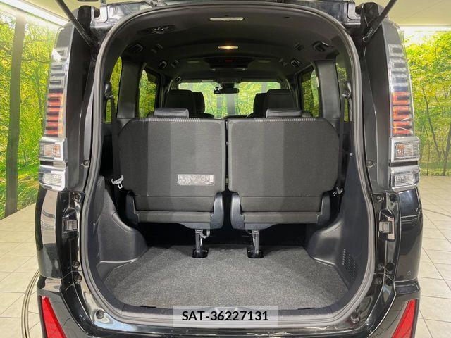 Toyota VOXY 2019-04 8369658-11