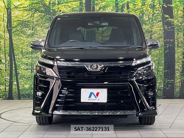 Toyota VOXY 2019-04 8369658-15