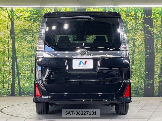Toyota VOXY 2019-04 8369658-16