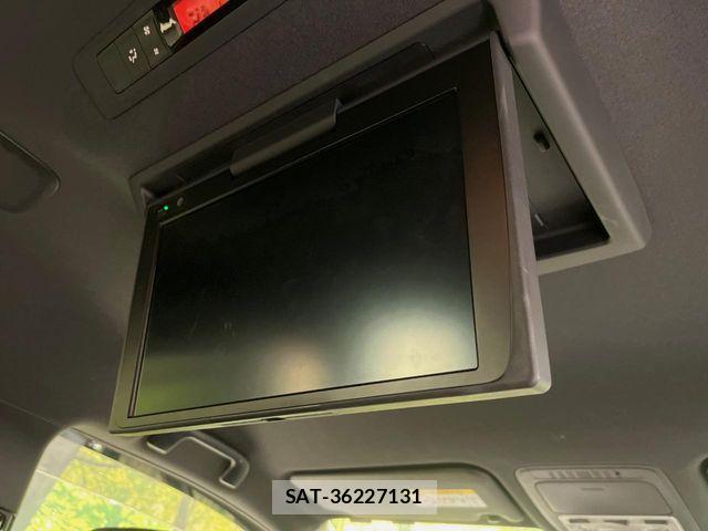 Toyota VOXY 2019-04 8369658-3