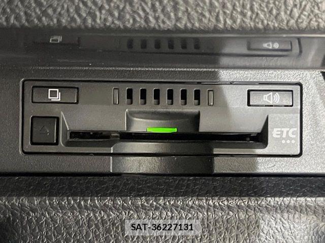 Toyota VOXY 2019-04 8369658-7