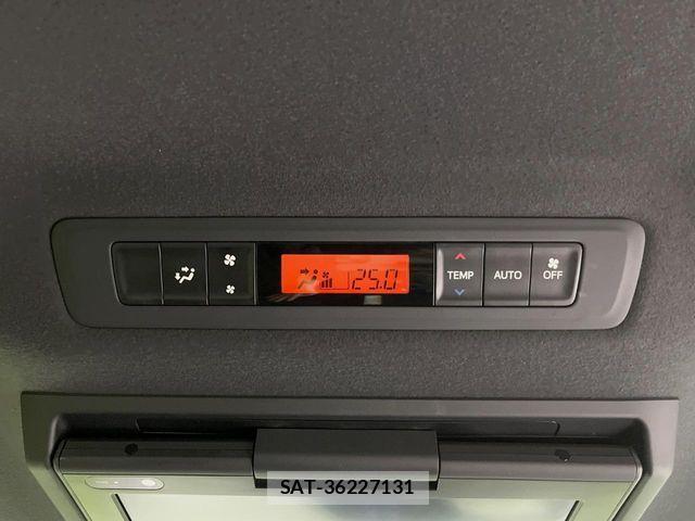 Toyota VOXY 2019-04 8369658-8