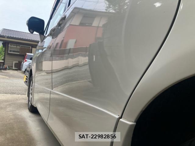 Toyota VOXY 2008-03 8369691-23