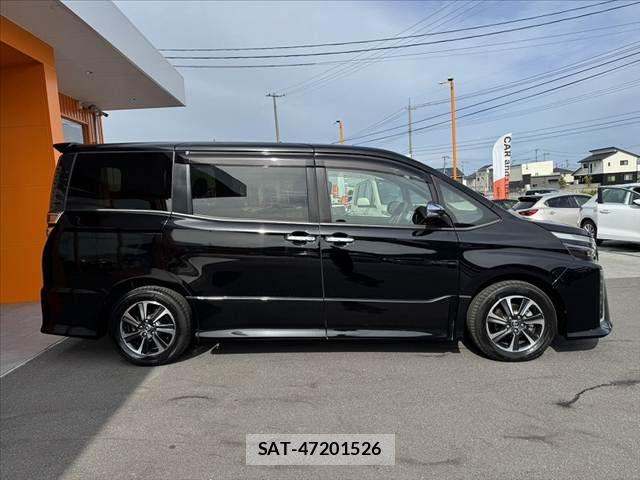 Toyota VOXY 2018-11 8369668-10