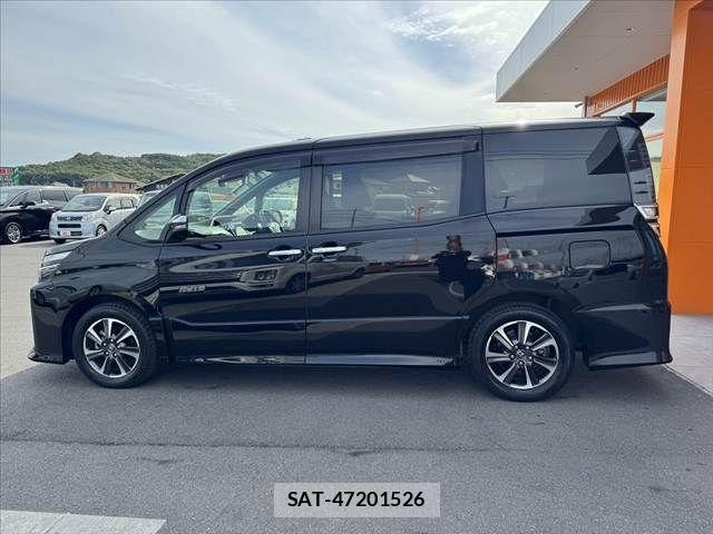 Toyota VOXY 2018-11 8369668-11