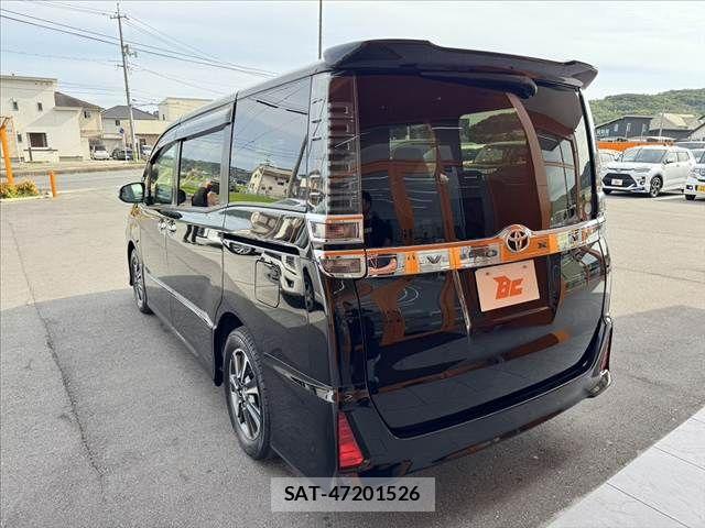 Toyota VOXY 2018-11 8369668-12