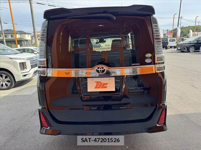 Toyota VOXY 2018-11 8369668-13