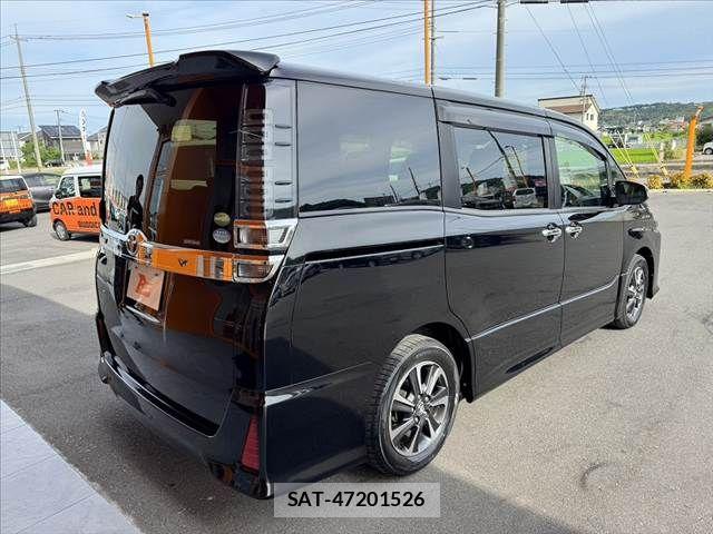 Toyota VOXY 2018-11 8369668-14
