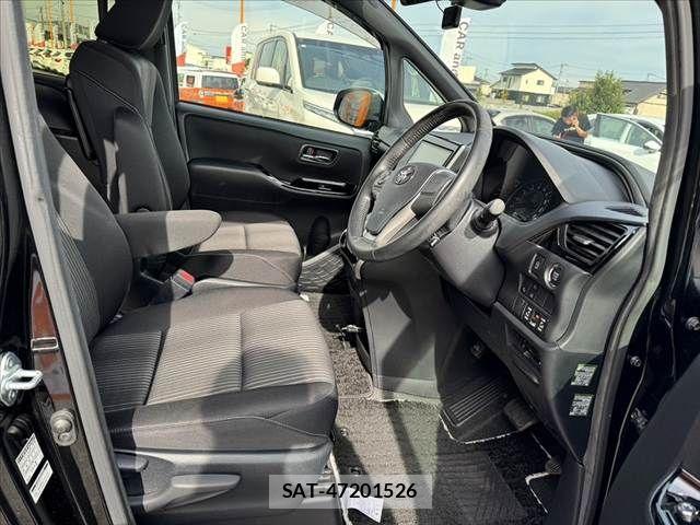 Toyota VOXY 2018-11 8369668-15