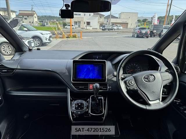 Toyota VOXY 2018-11 8369668-1