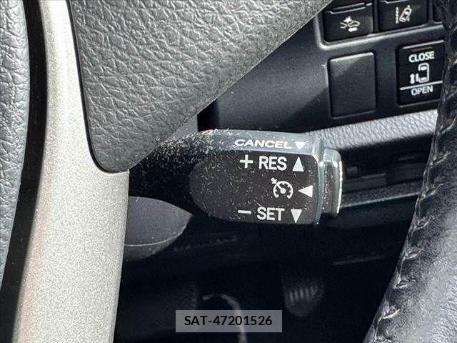 Toyota VOXY 2018-11 8369668-3