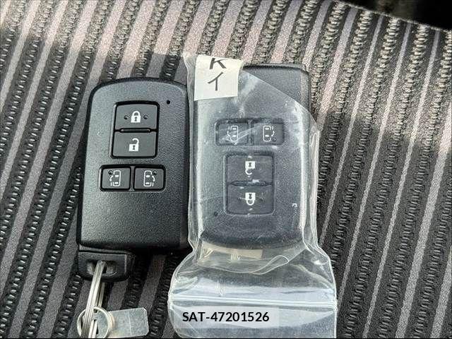 Toyota VOXY 2018-11 8369668-6