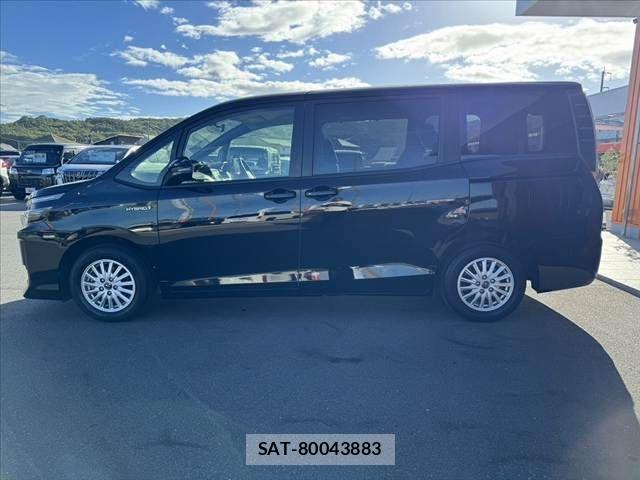 Toyota VOXY 2014-06 8369678-11