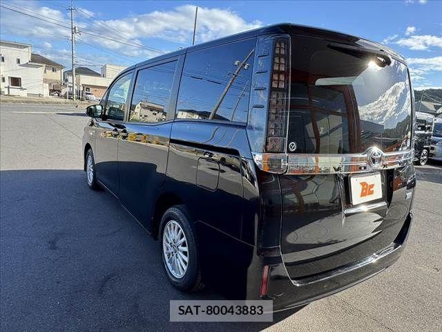 Toyota VOXY 2014-06 8369678-12