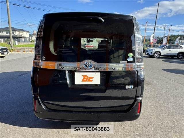 Toyota VOXY 2014-06 8369678-13