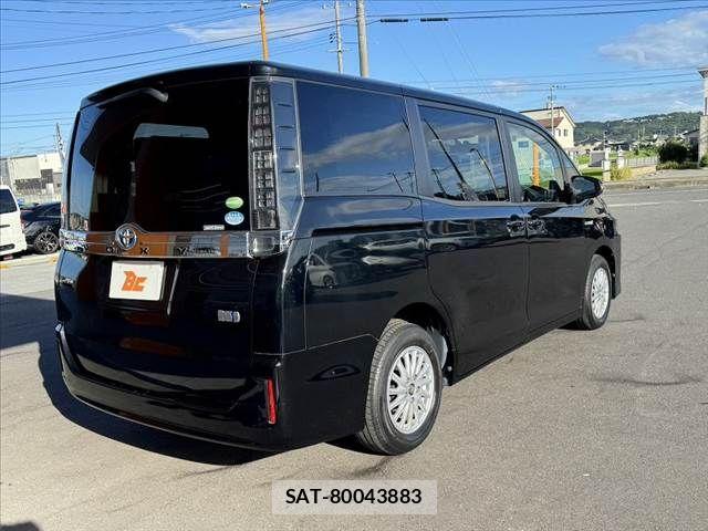 Toyota VOXY 2014-06 8369678-14
