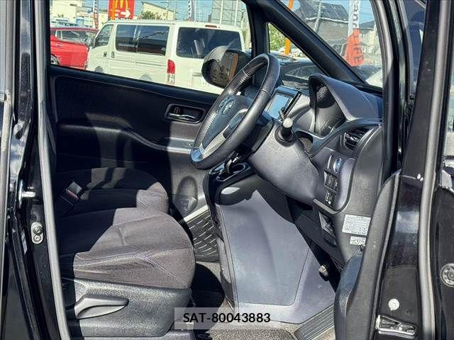 Toyota VOXY 2014-06 8369678-15