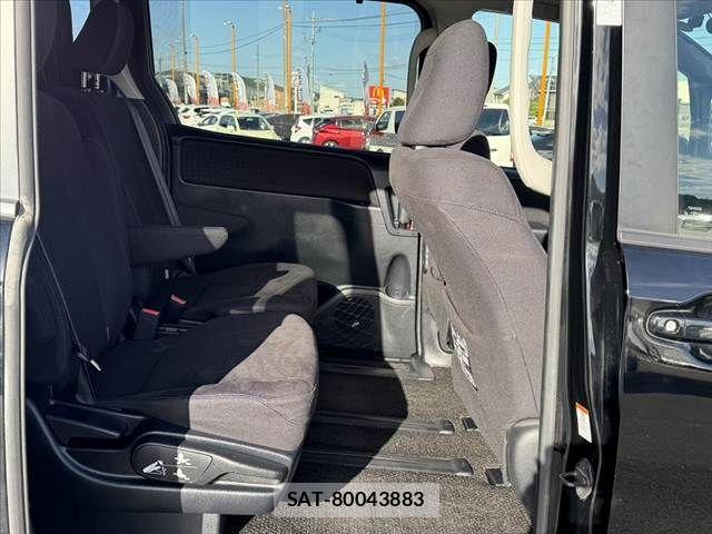 Toyota VOXY 2014-06 8369678-16