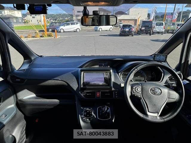 Toyota VOXY 2014-06 8369678-1